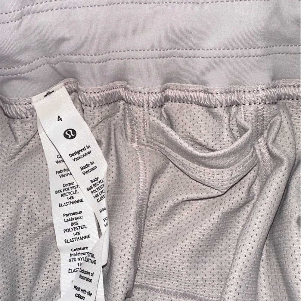 Lululemon Hotty Hot High-Rise Short
4" *Special Edition NWOT Size4 - Picture 11 of 12